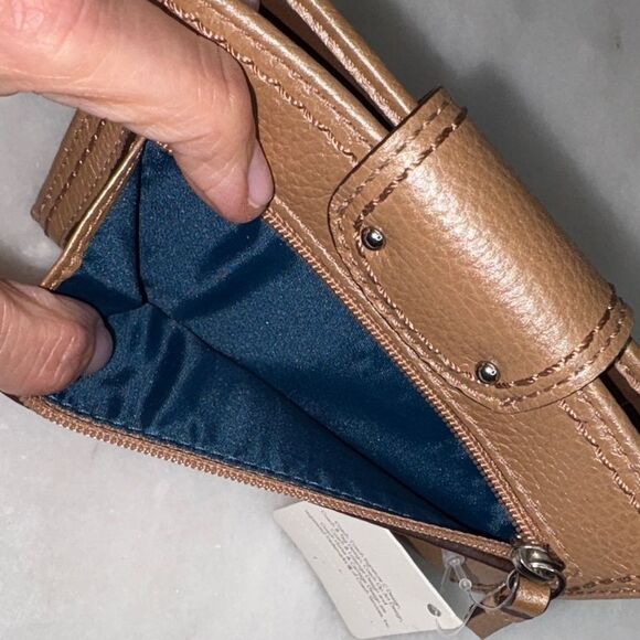 Coach Wallet Golden Tan Pearlized Metallic Pebbled Leather Twistlock Wallet NWT - Picture 11 of 16